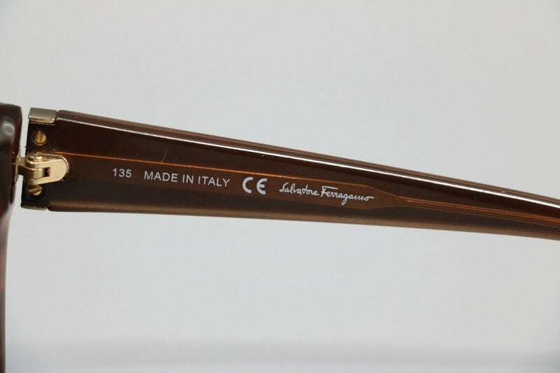 Salvatore Ferragamo: SF711SL - Sunglasses - Striped Brown (Brown Gradient Lens)
