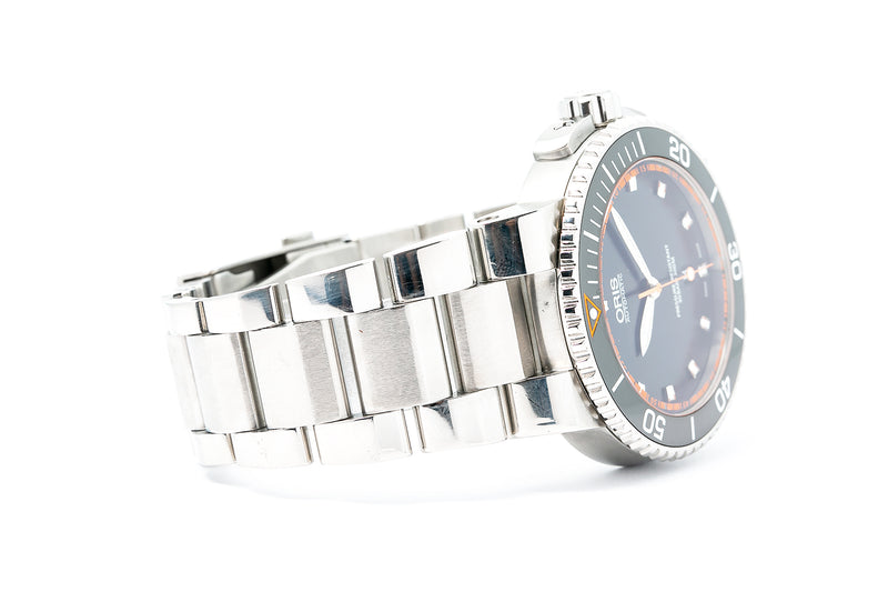 Oris 7653 Aquis Date 43mm Stainless Steel Black Dial Watch