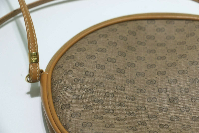 Gucci: Vintage GG Oval Crossbody Bag - Brown Leather/Beige Fabric – GEM  Pawnbrokers