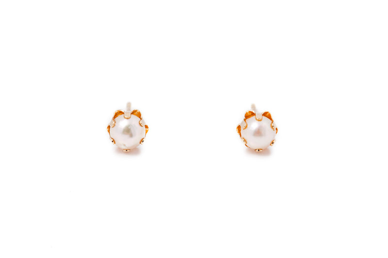 Cultured Pearl Stud Earrings Set in 14k 585 Yellow Gold Push back