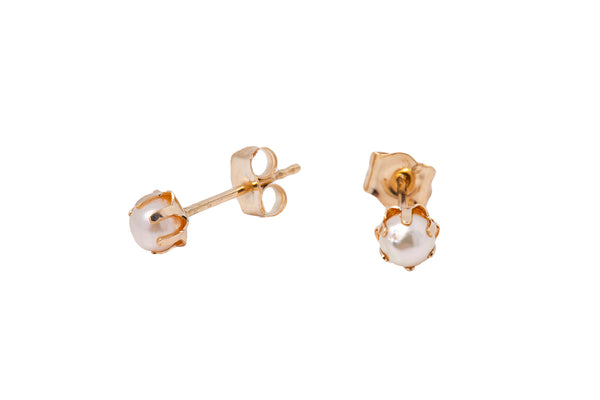 Cultured Pearl Stud Earrings Set in 14k 585 Yellow Gold Push back