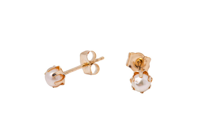 Cultured Pearl Stud Earrings Set in 14k 585 Yellow Gold Push back