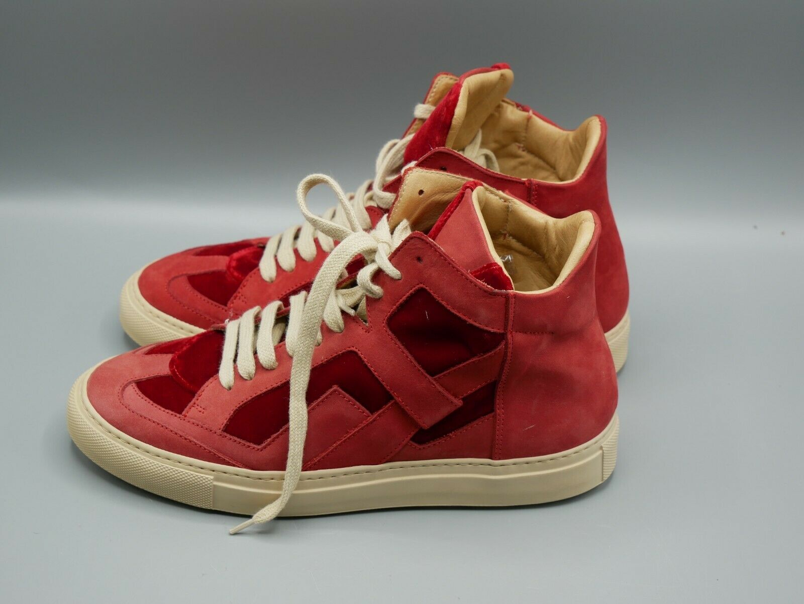 b8b97fb9-37c5-5d4d-81ec-