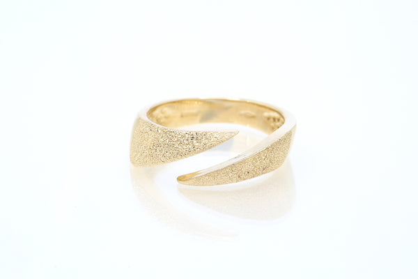 Geometric Sharp Angle Open Style Sandblasted 18k 750 Yellow Gold Ring Size 6.5