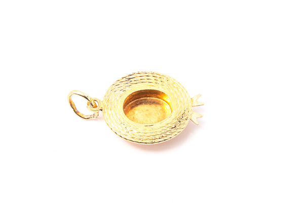 Vintage Straw Bucket Hat 18k 750 Yellow Gold Ribbon Charm Pendant
